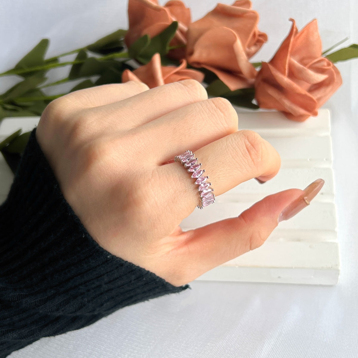 [Windsor Jewelry]Gorgeous Marquise Cut Tennis Ring