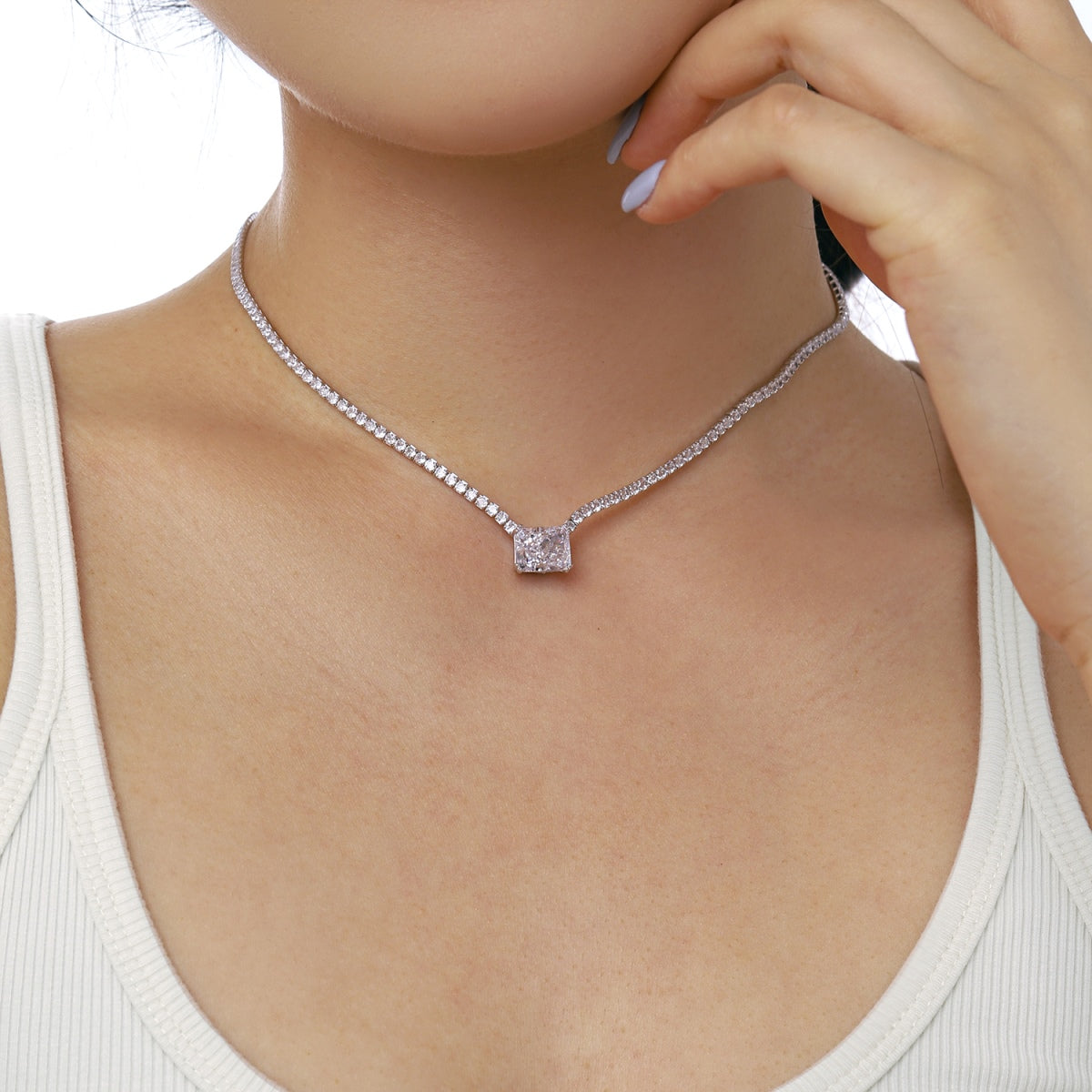 [Windsor Jewelry]4.0 Carat Elegant Radiant Cut Necklace