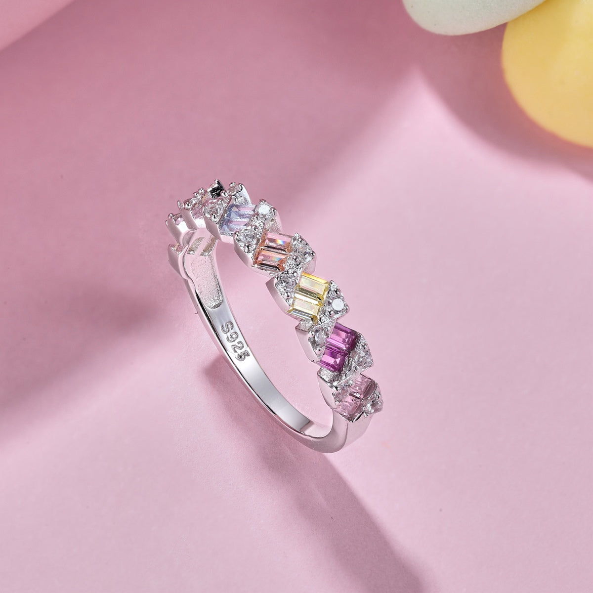 [Windsor Jewelry]Delicate Vibrant Emerald Cut Daily Ring