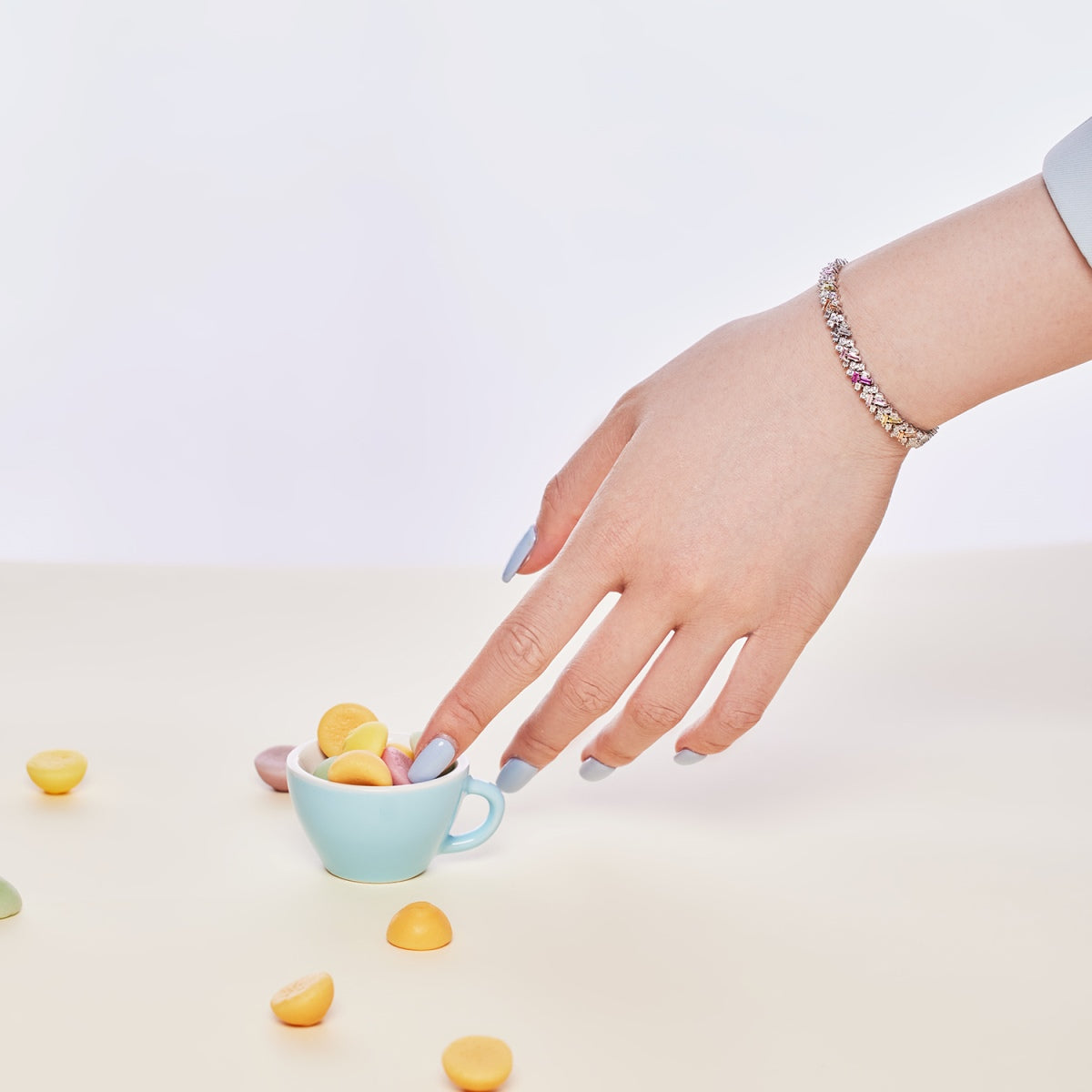 [Windsor Jewelry]Dazzling Unique Multi Shape Daily Bracelet
