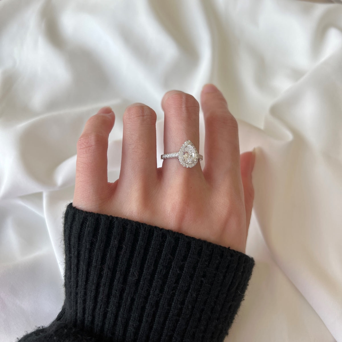 [Windsor Jewelry]1.0 Carat Luxurious Resplendent Water Drop Shape Wedding Ring