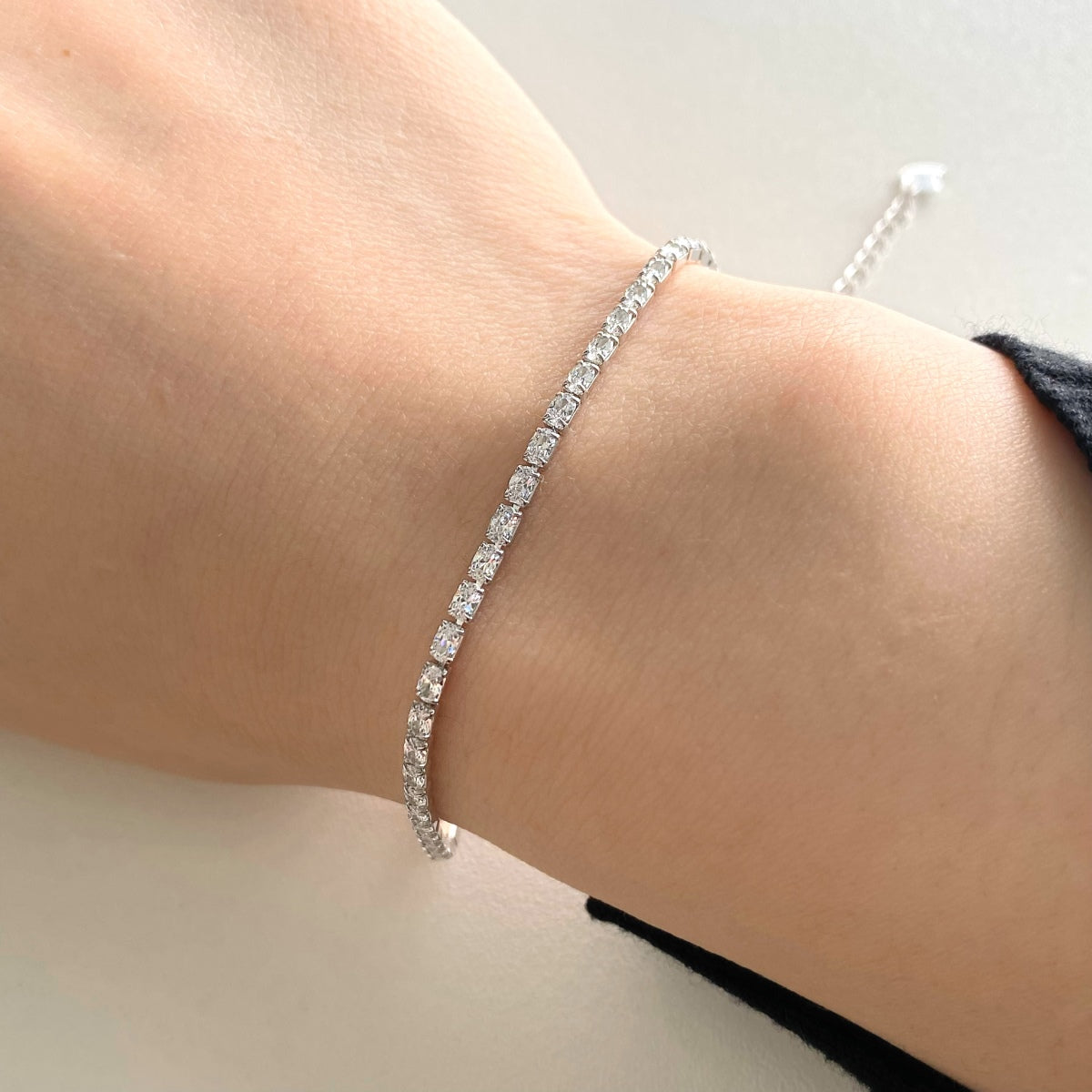 [Windsor Jewelry]Elegant Emerald Cut Daily Bracelet