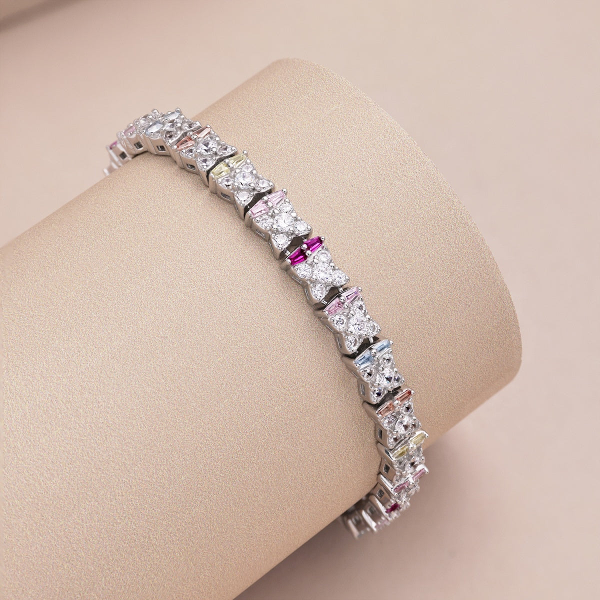 [Windsor Jewelry]Unique Colorful Flower Shape Daily Bracelet