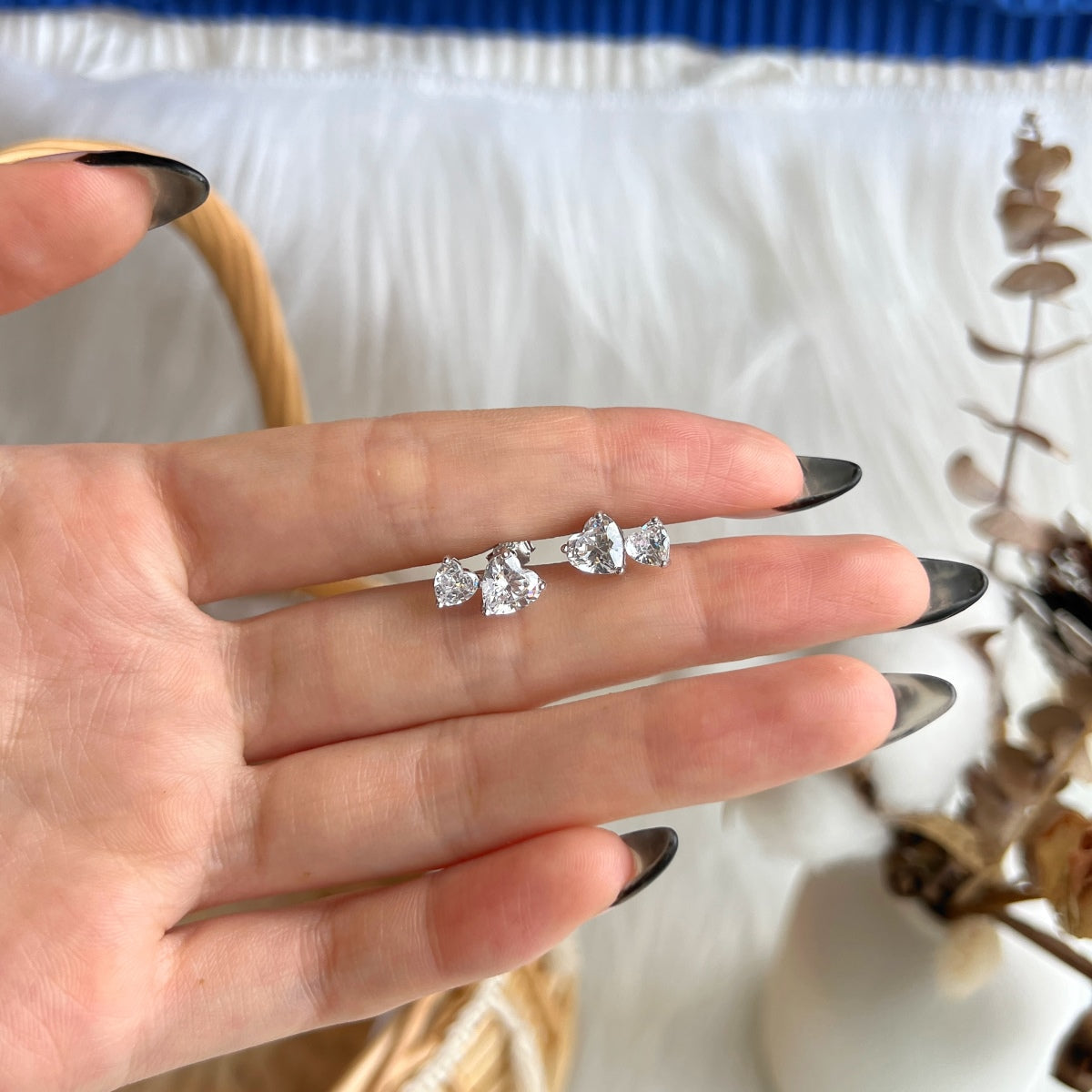 [Windsor Jewelry]Double Heart-Shape Classic Princess Style Earrings