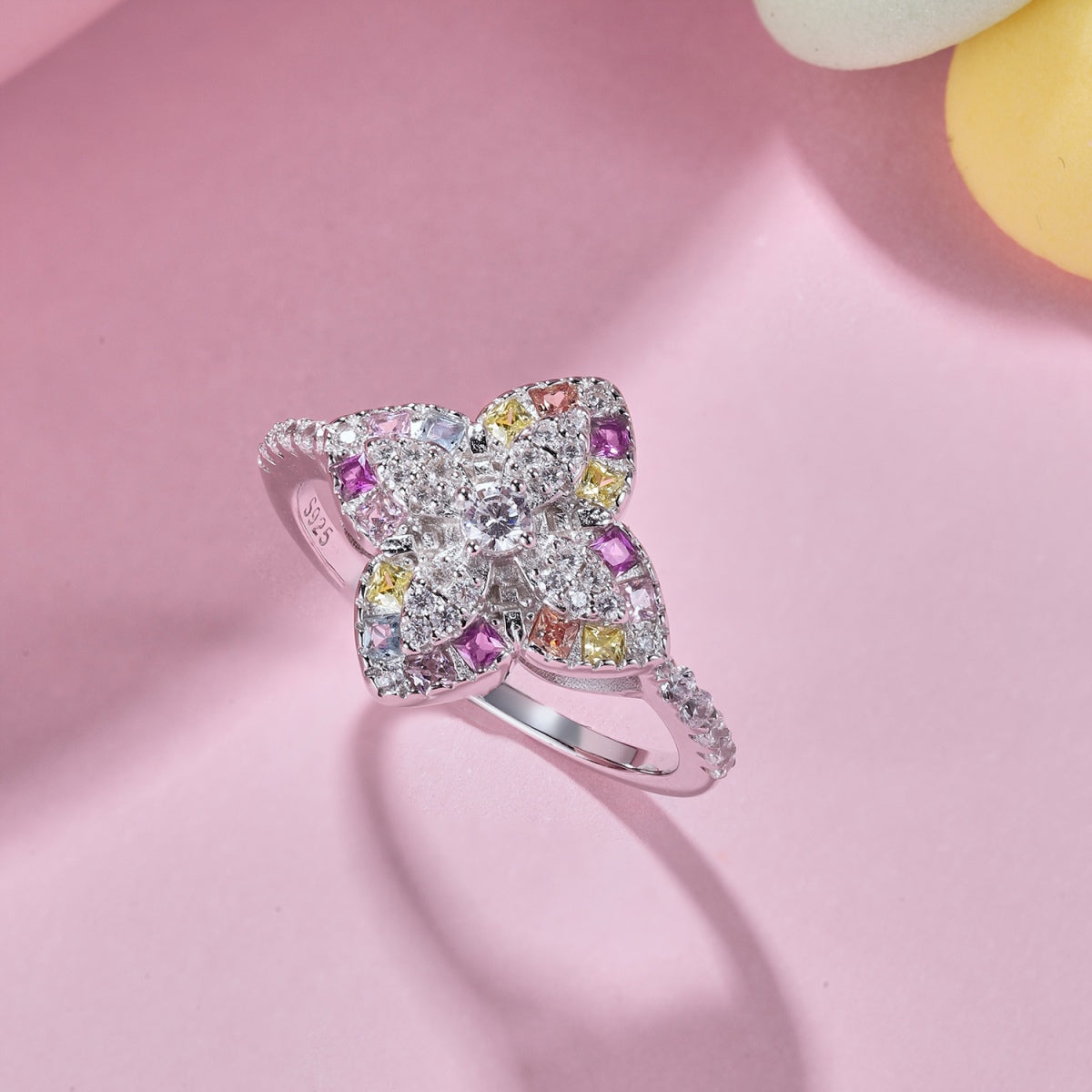 [Windsor Jewelry]Luxurious Colorful Flower Shape Banquet Ring
