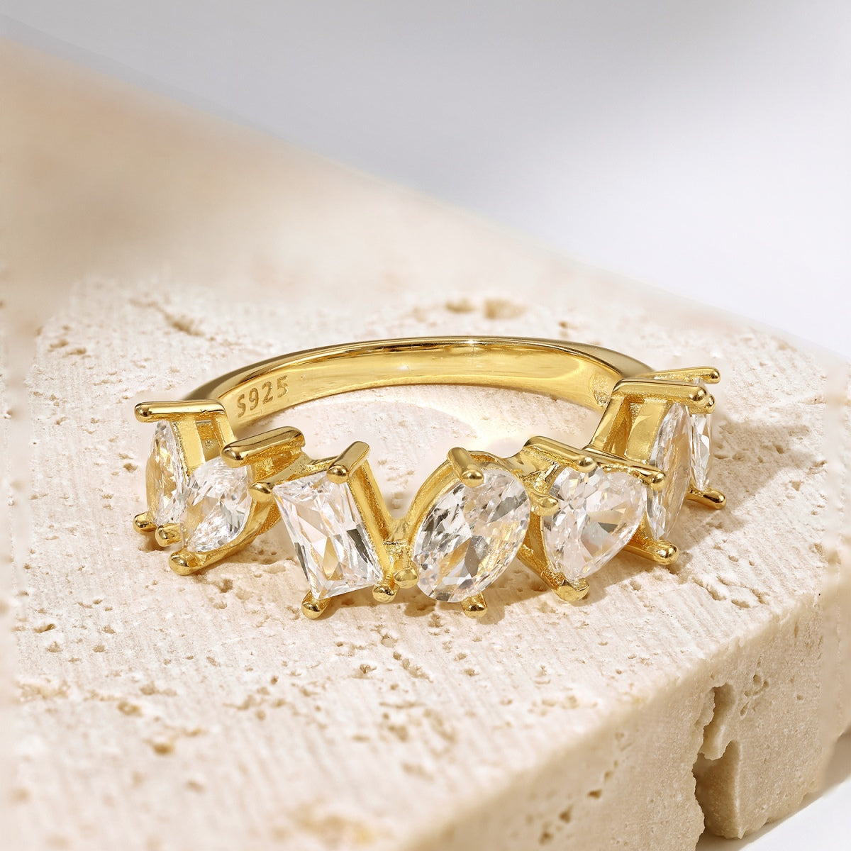 [Windsor Jewelry]Delicate Multi Cut Ring