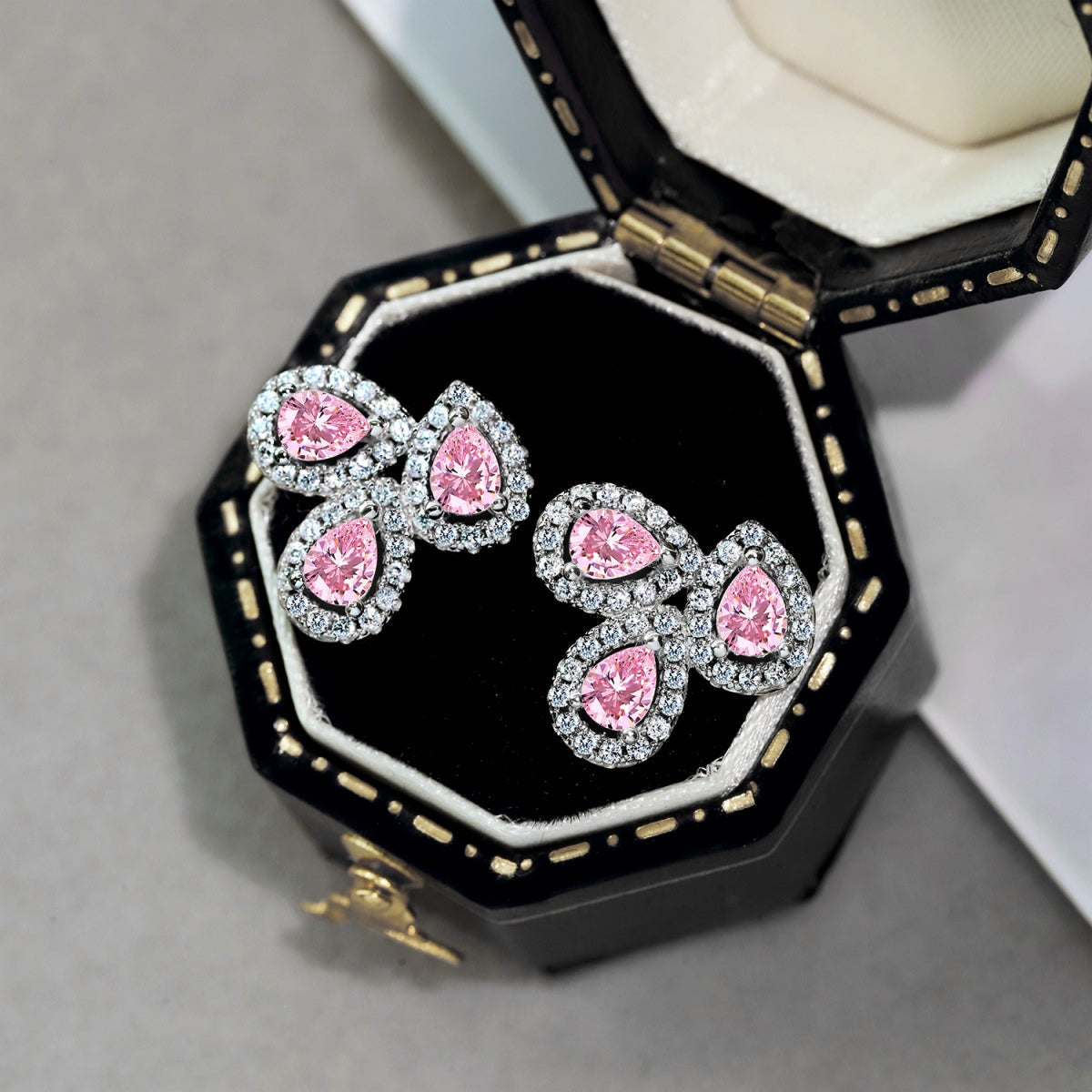 [Windsor Jewelry]Ornate Flower Shape Pear Cut Lover Earrings