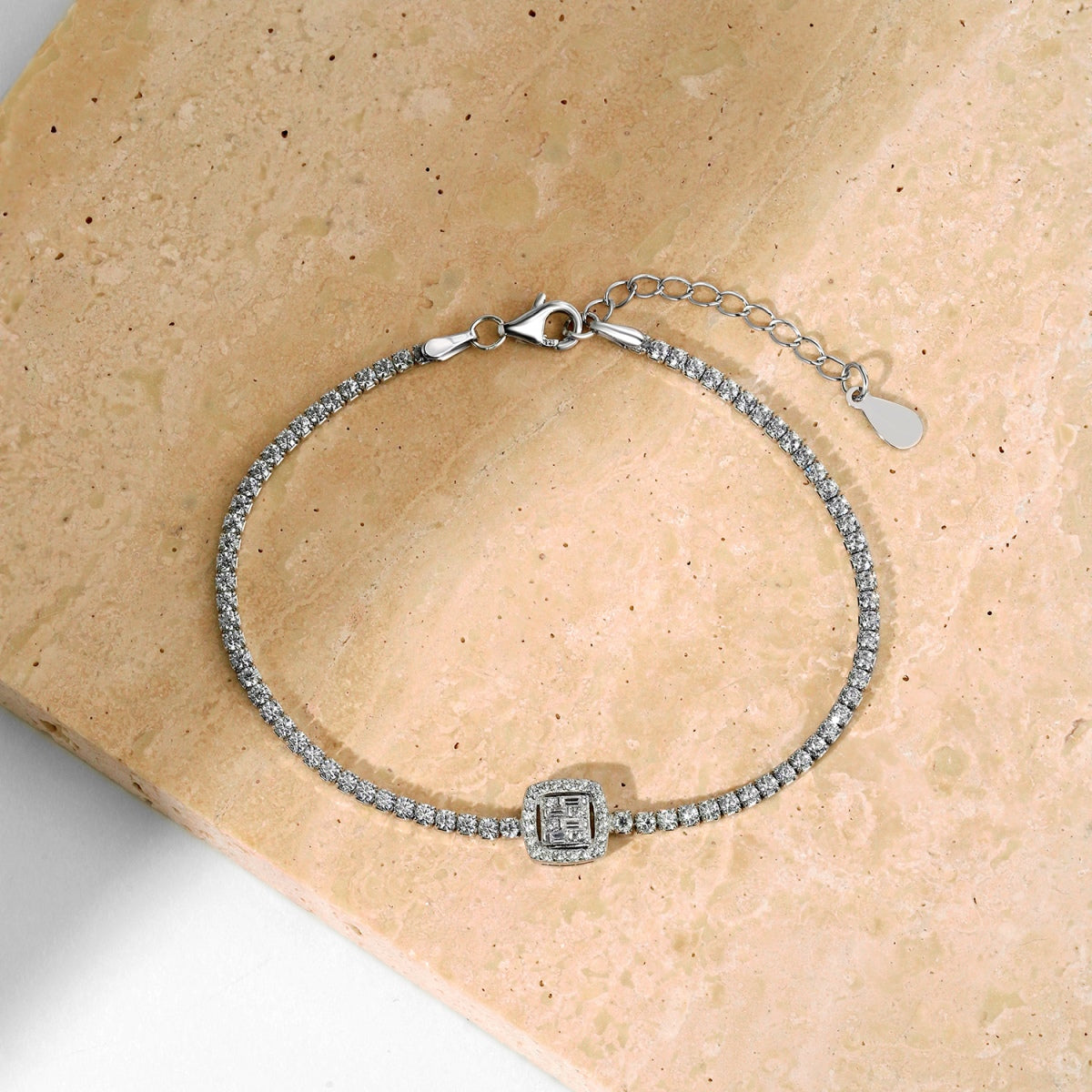 [Windsor Jewelry]Luxurious Dazzling Square Shape Banquet Bracelet
