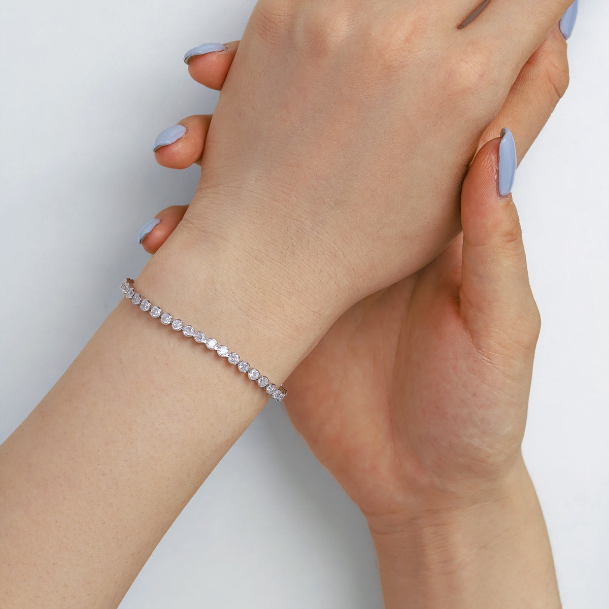 [Windsor Jewelry]Ornate  Sparkling Round Cut Daily Bracelet