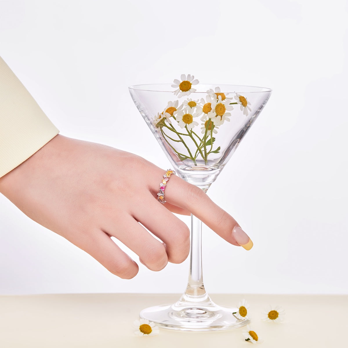[Windsor Jewelry]Dazzling Polychromatic Multi cut Daily Ring