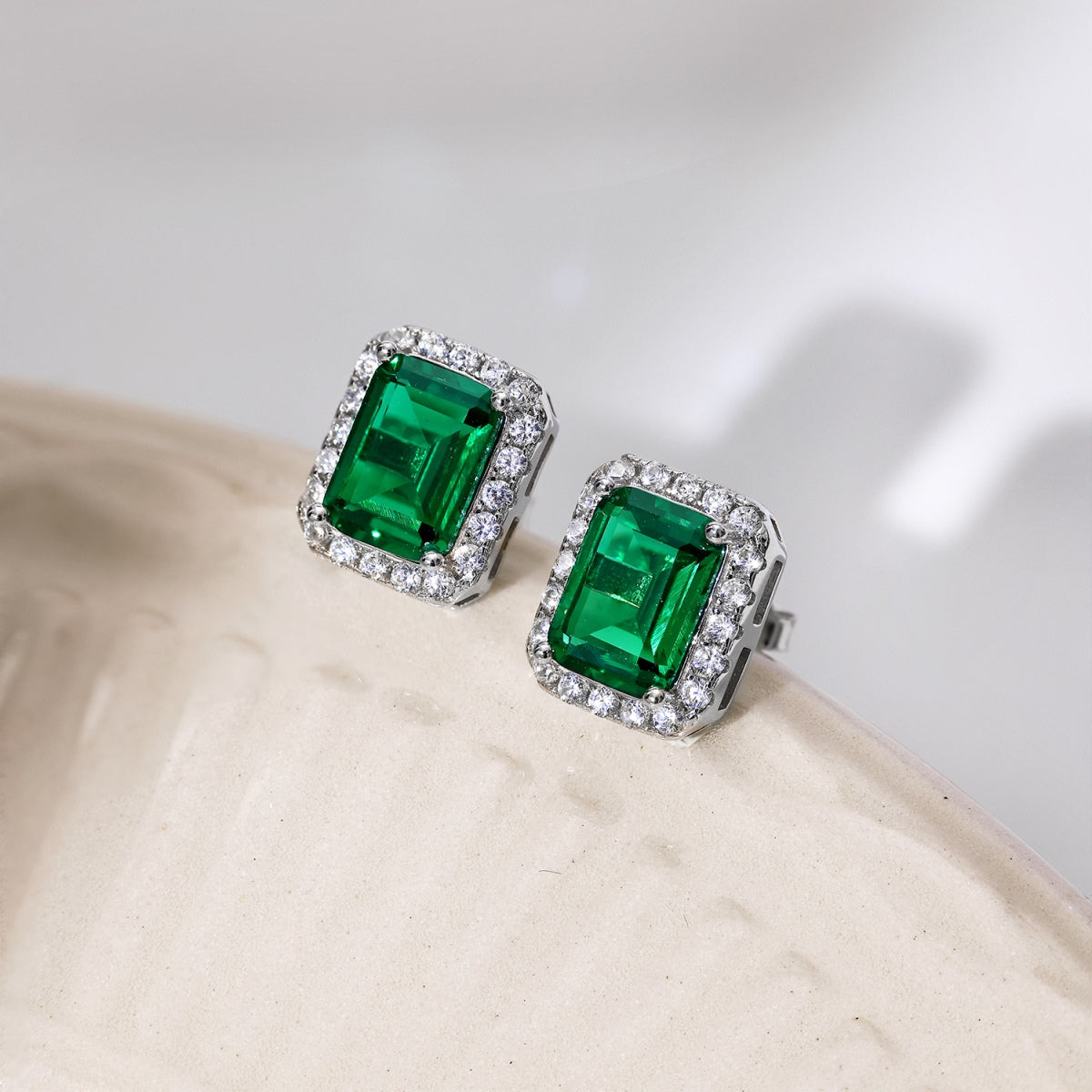 [Windsor Jewelry]Luxurious Dainty Emerald Cut Banquet Earrings
