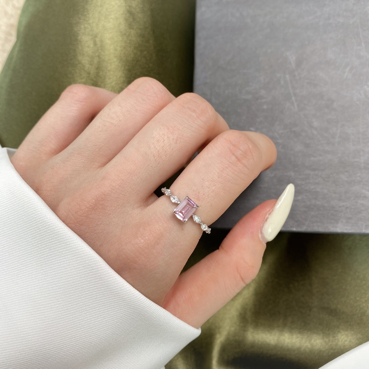 [Windsor Jewelry]1.0 Carat Dainty Resplendent Radiant Cut Daily Ring