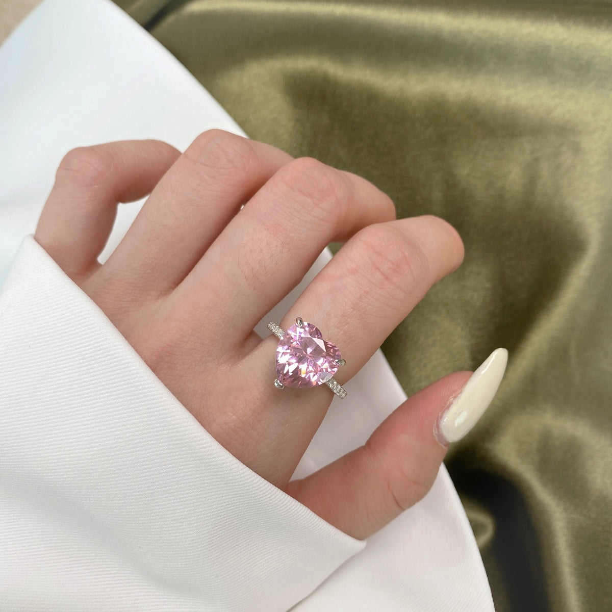 [Windsor Jewelry]6.0 Carat Luxurious Sparkling Romantic Heart Cut Lover Ring