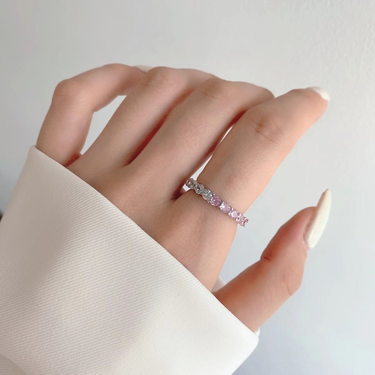 [Windsor Jewelry]Sparkling Round Cut Tennis Ring