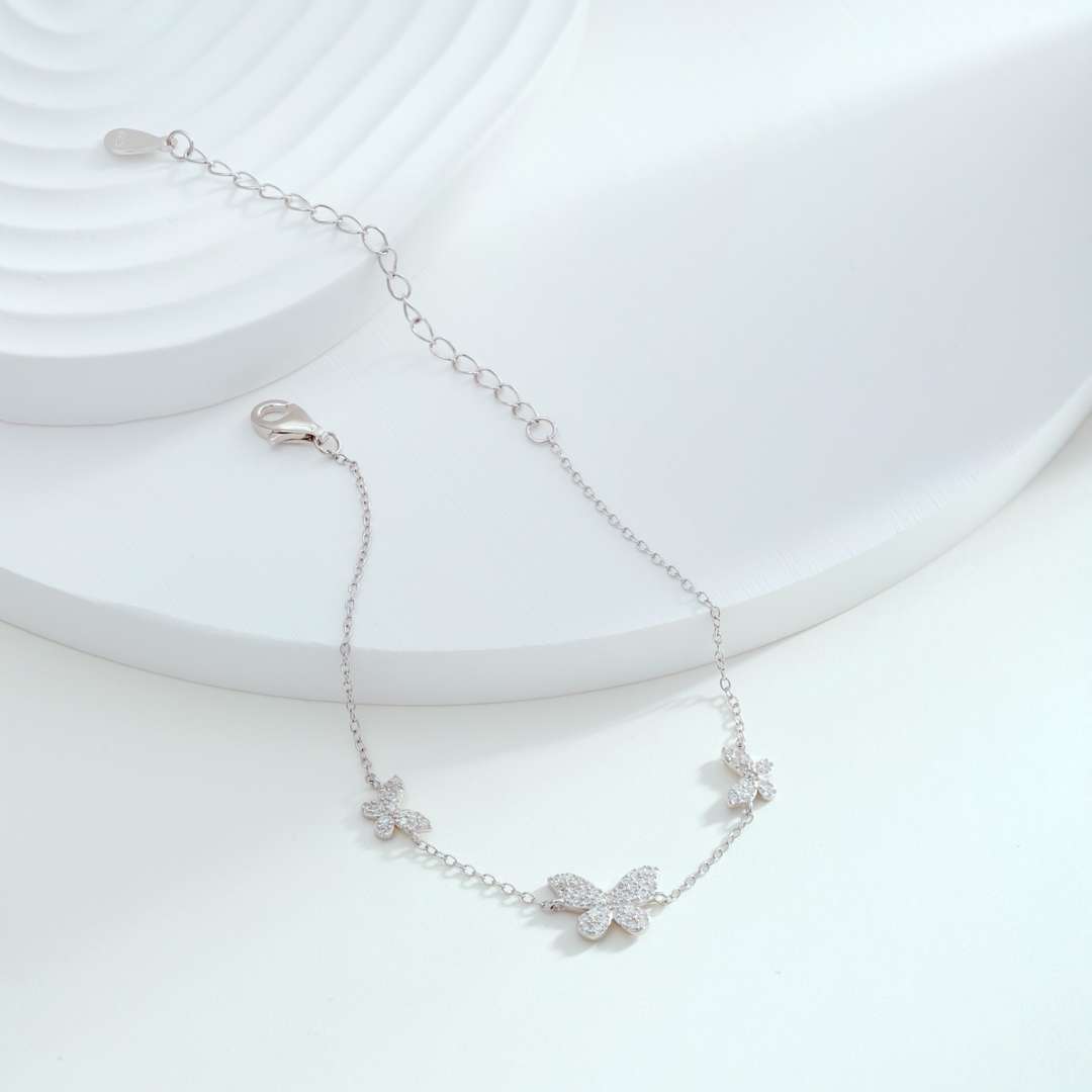 [Windsor Jewelry]Delicate Butterfly Pendant Bracelet