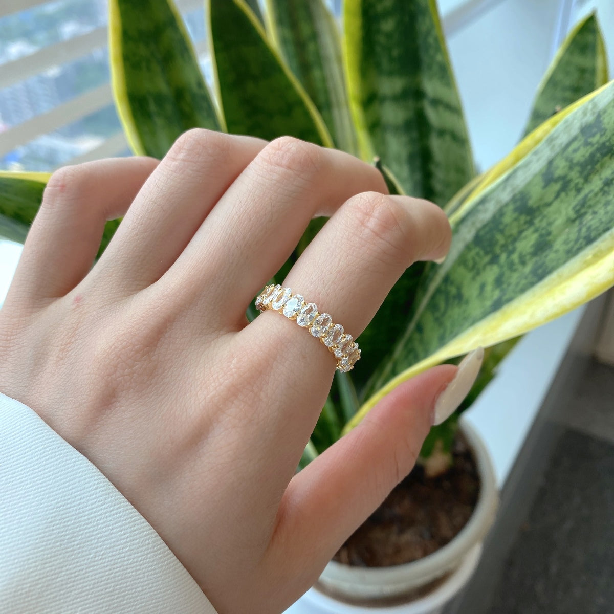 [Windsor Jewelry]Ornate Oval Cut Tennis Ring