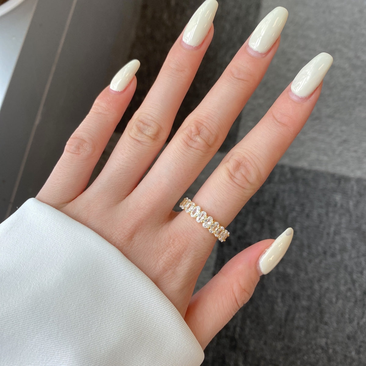 [Windsor Jewelry]Ornate Oval Cut Tennis Ring
