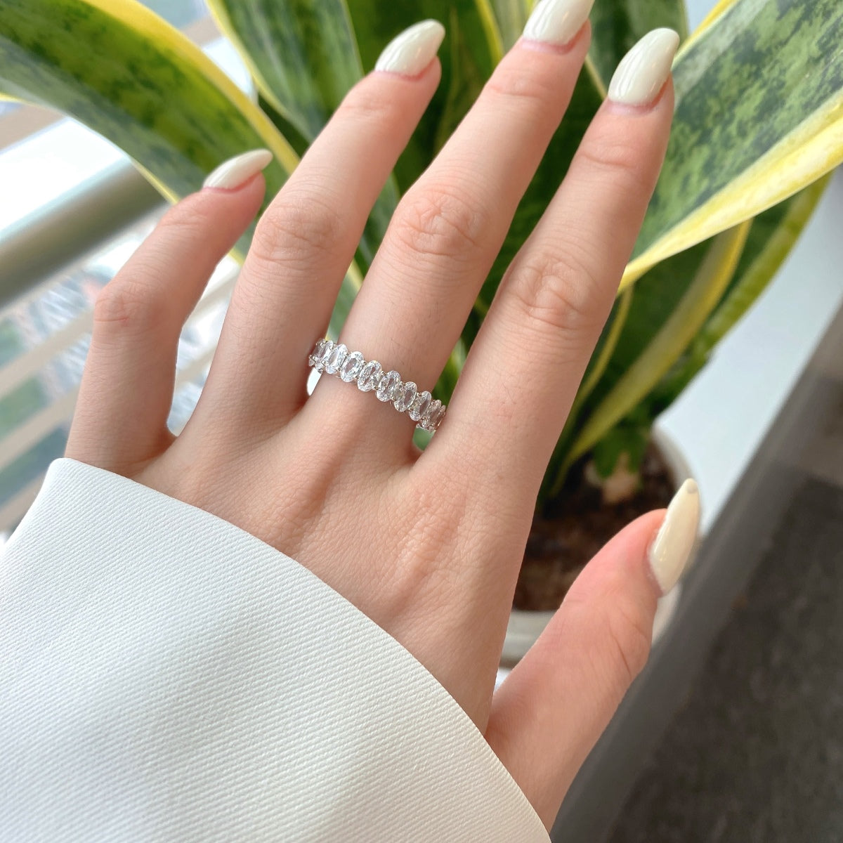 [Windsor Jewelry]Ornate Oval Cut Tennis Ring