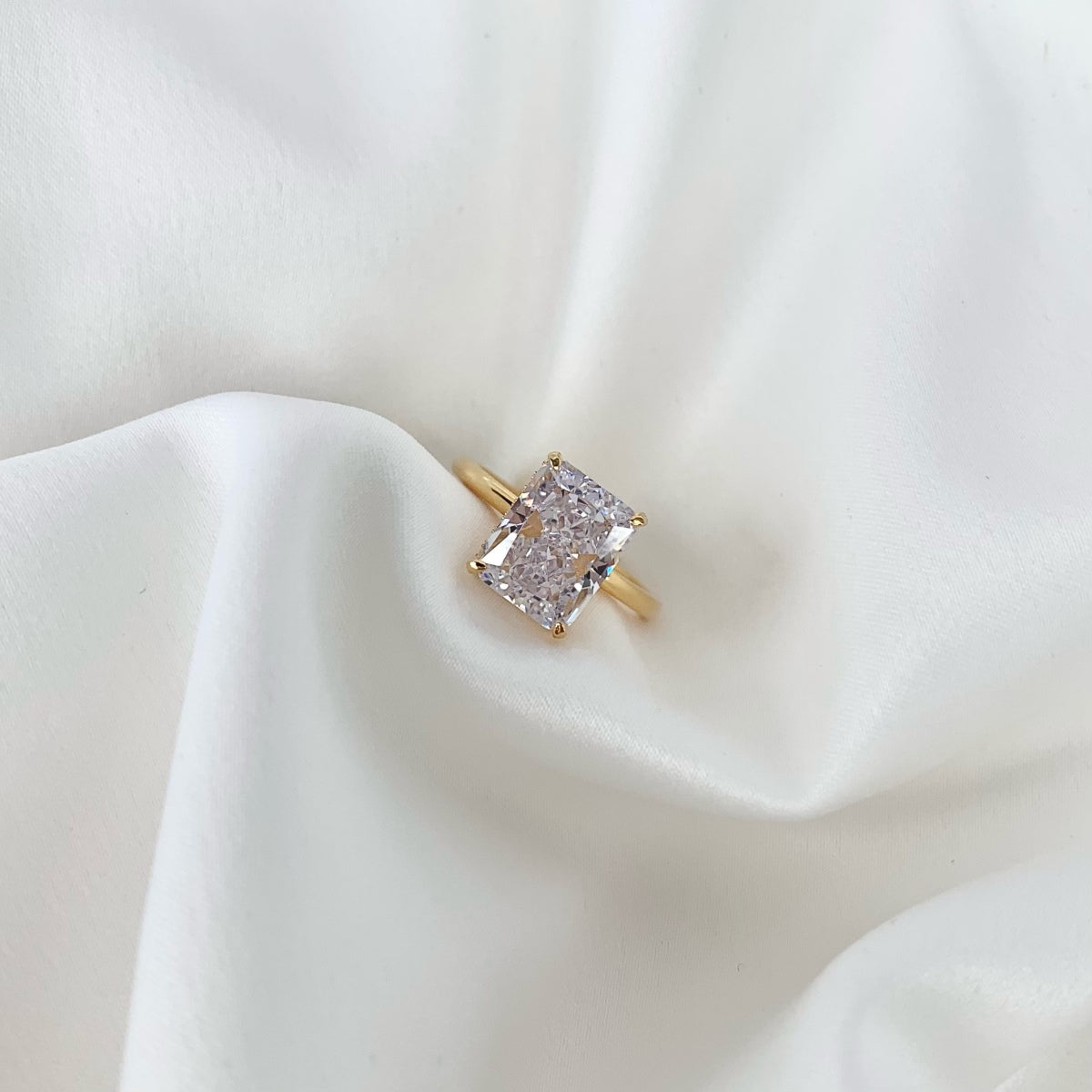 [Windsor Jewelry]4.0 Carat Ornate Enchanting Radiand Cut Banquet Ring