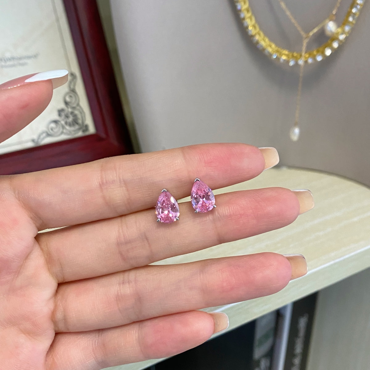 [Windsor Jewelry]Ornate Water Drop Shape Earrings