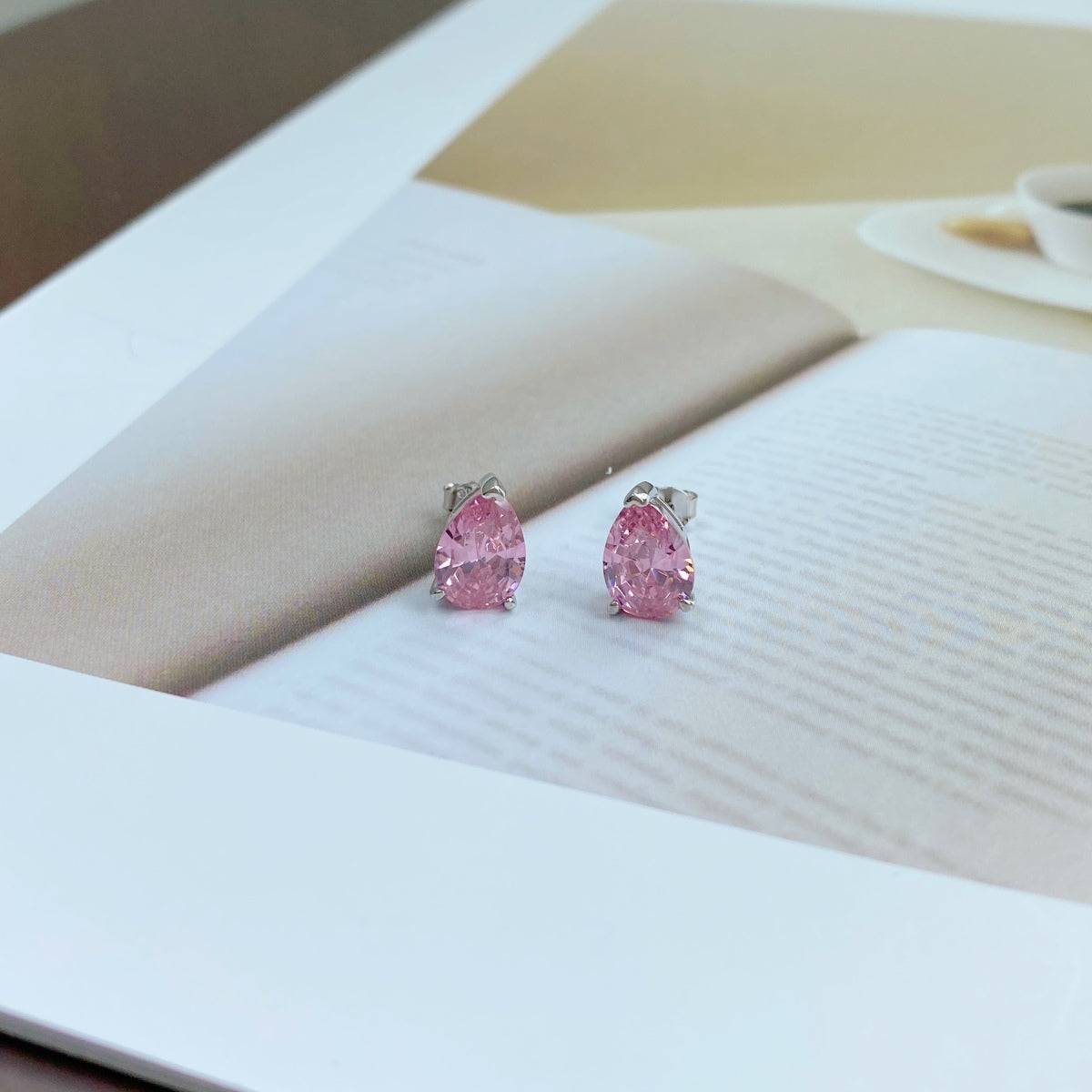 [Windsor Jewelry]Ornate Water Drop Shape Earrings
