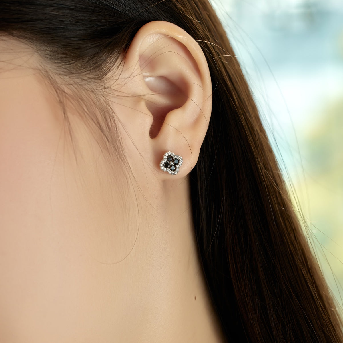 [Windsor Jewelry]Four-Leaf Clover Flower Shaped Earrings