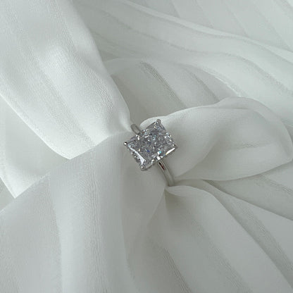 [Windsor Jewelry]4.0 Carat Ornate Enchanting Radiand Cut Banquet Ring