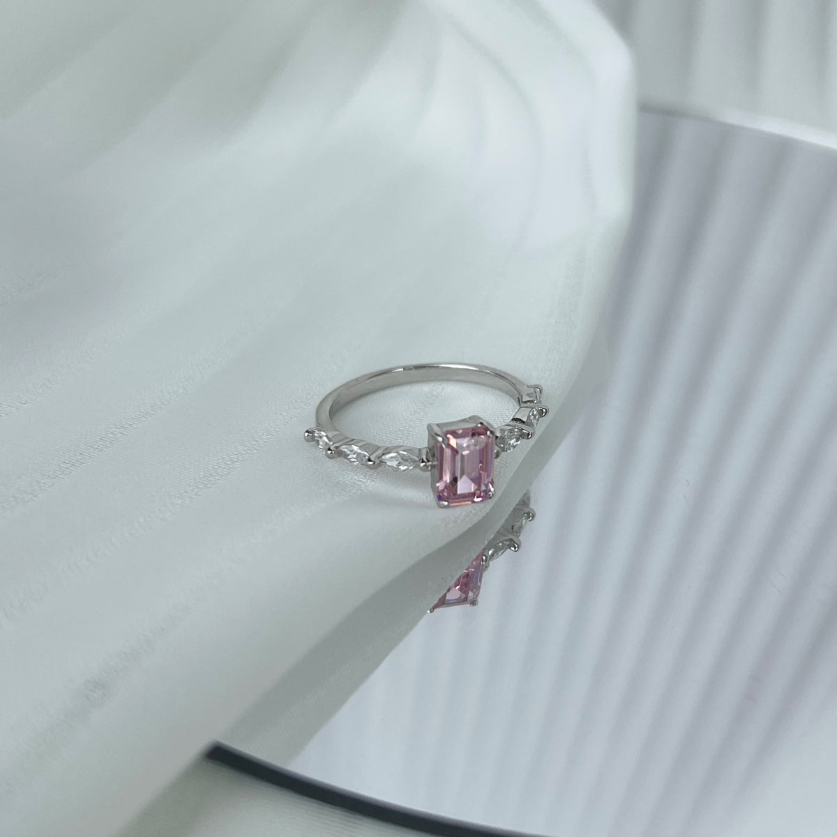 [Windsor Jewelry]1.0 Carat Dainty Resplendent Radiant Cut Daily Ring