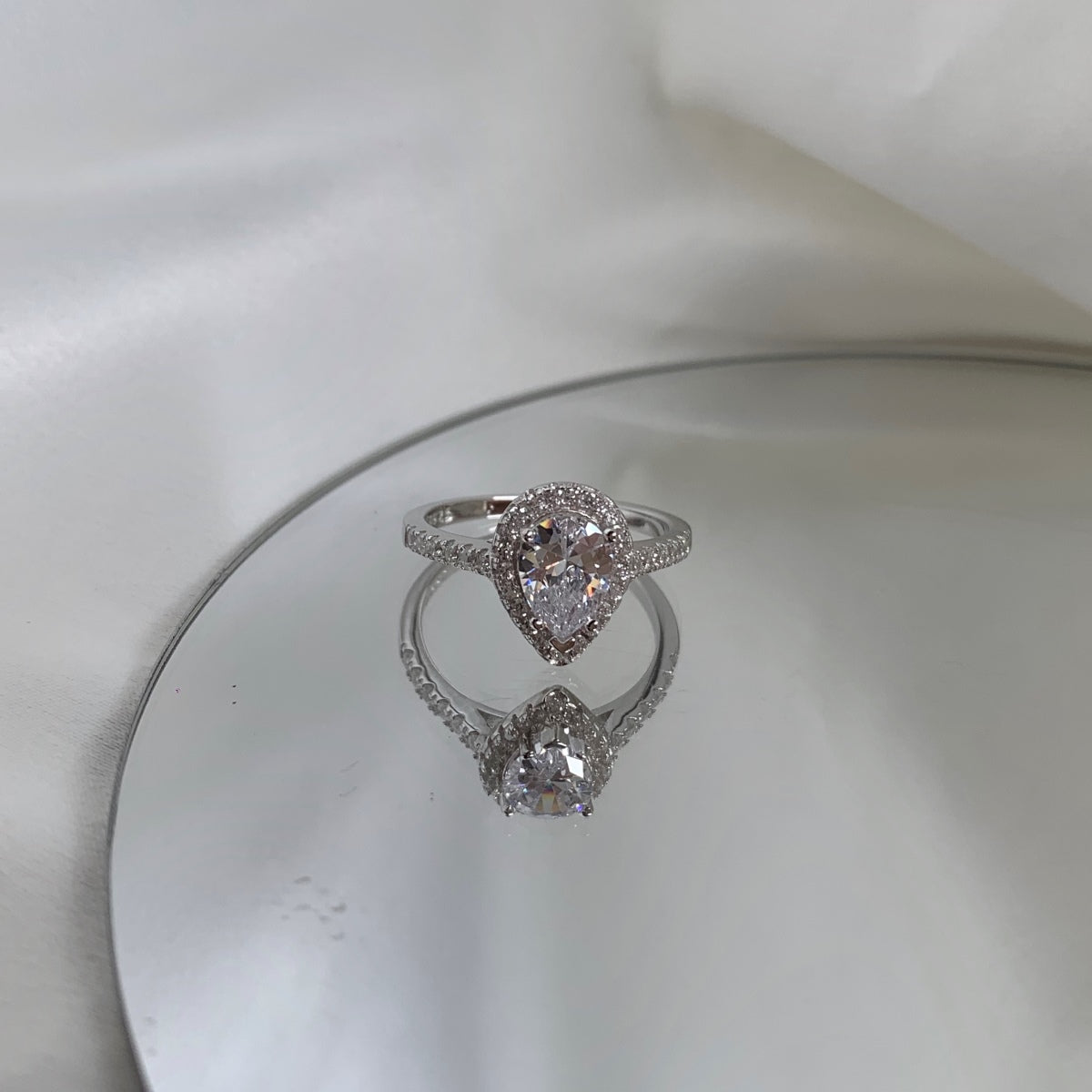[Windsor Jewelry]1.0 Carat Luxurious Resplendent Water Drop Shape Wedding Ring