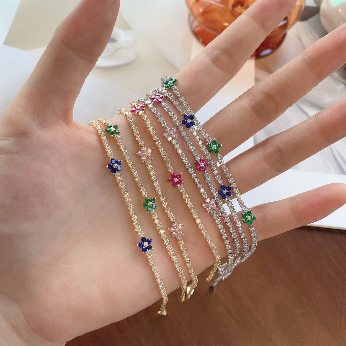 [Windsor Jewelry]Sparkling Flower Shape Tennis Bracelet