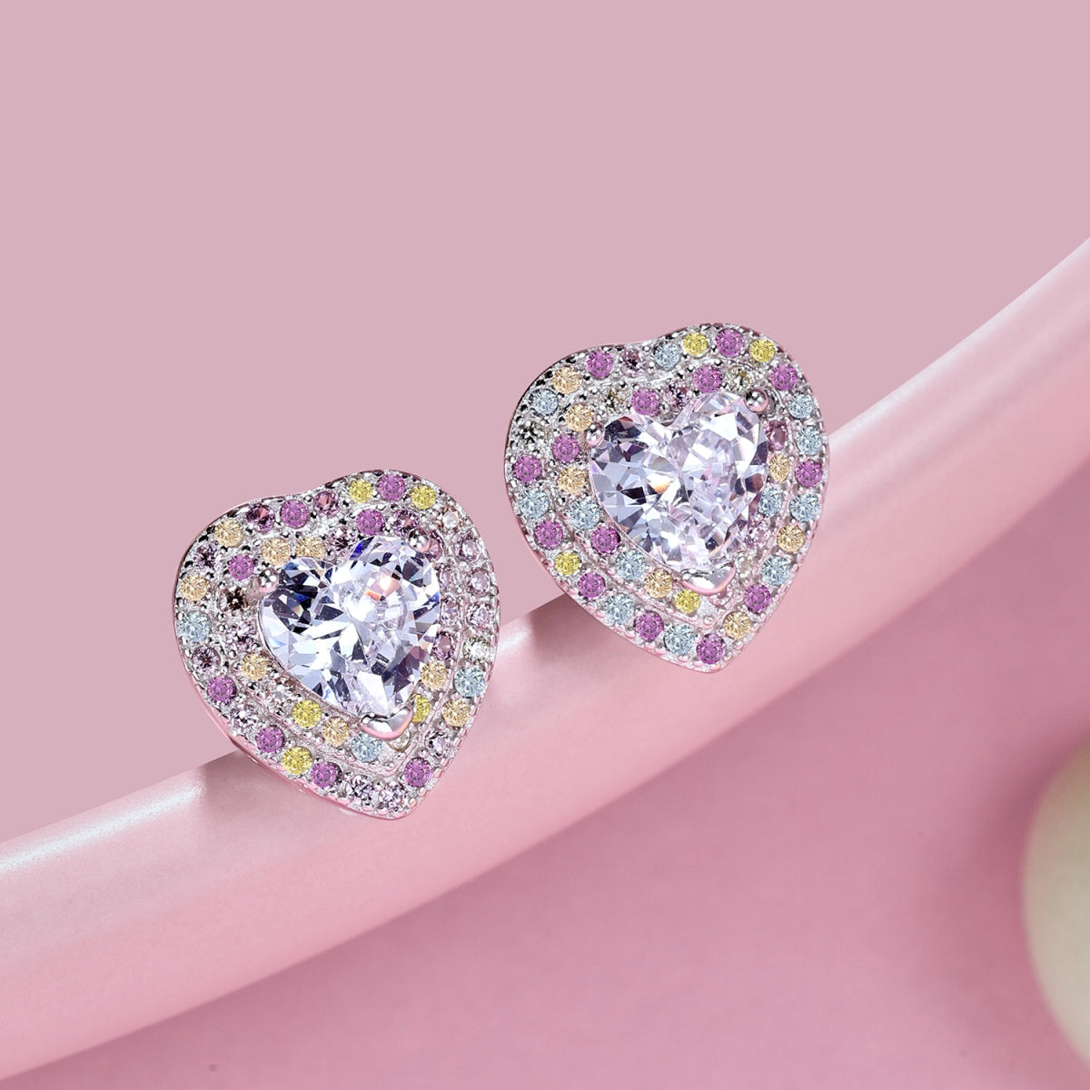 [Windsor Jewelry]Dazzling Heart Shape Lover Earrings