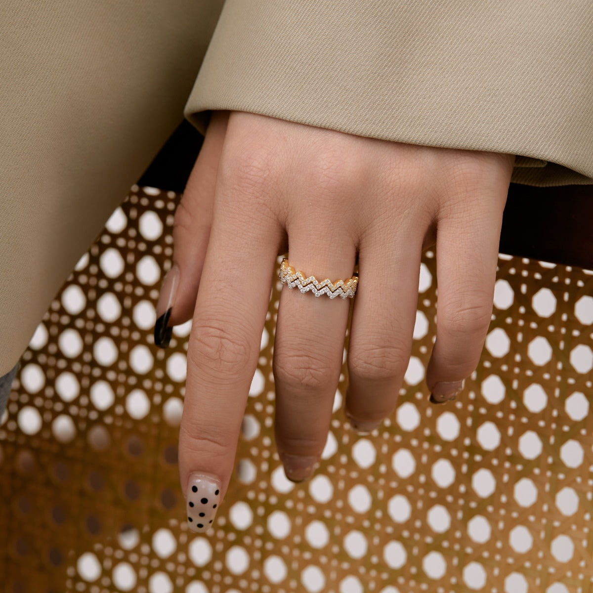 [Windsor Jewelry]Delicate Enchanting Wave Shape Daily Ring