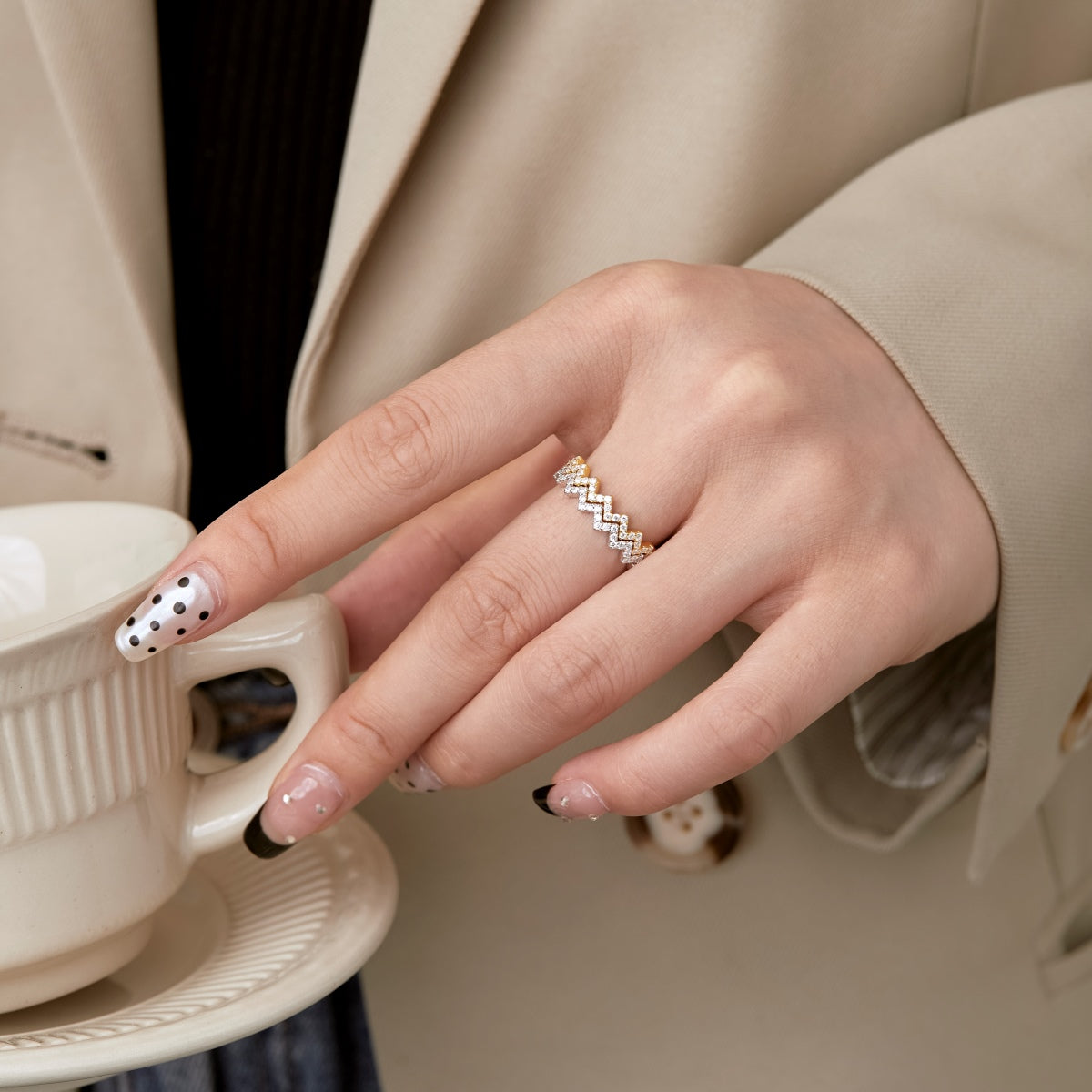 [Windsor Jewelry]Delicate Enchanting Wave Shape Daily Ring