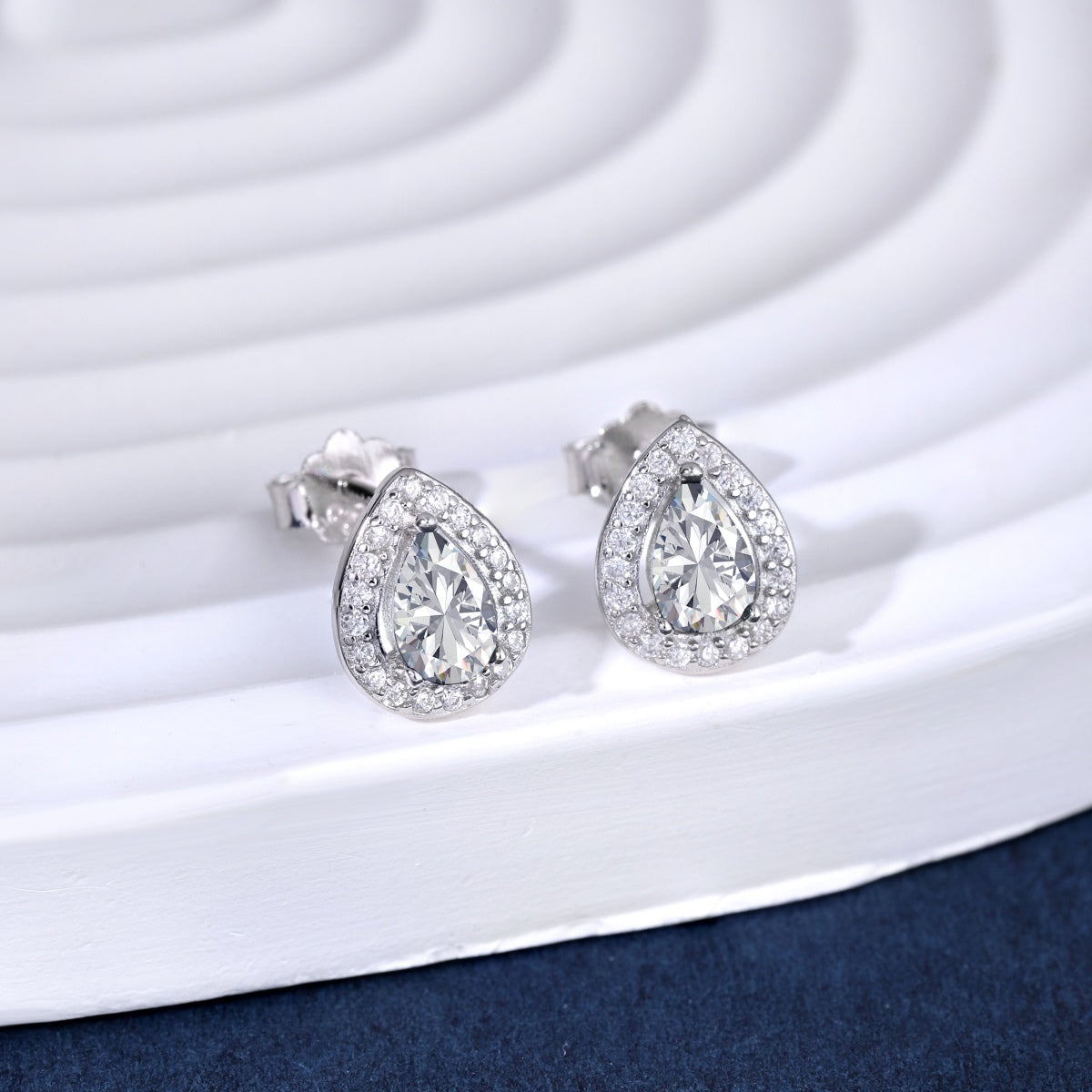 [Windsor Jewelry]Luxurious Water Drop Shape Earrings