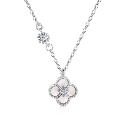 [Windsor Jewelry]Delicate Flower Shape Necklace
