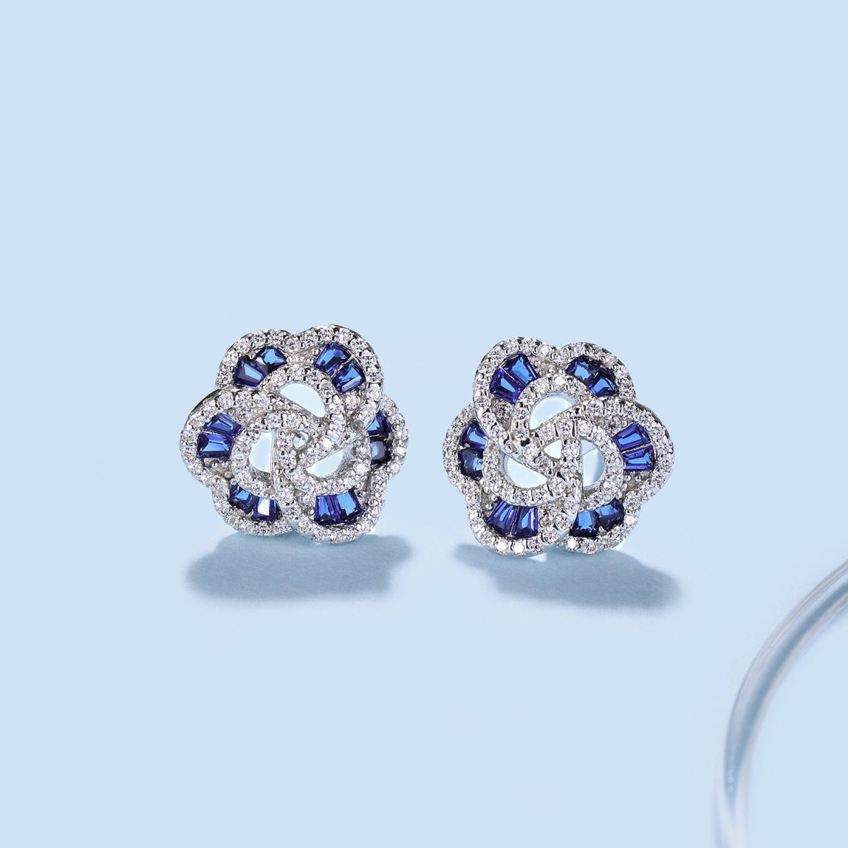 [Windsor Jewelry]Exquisite Flower Shape Daily Earrings