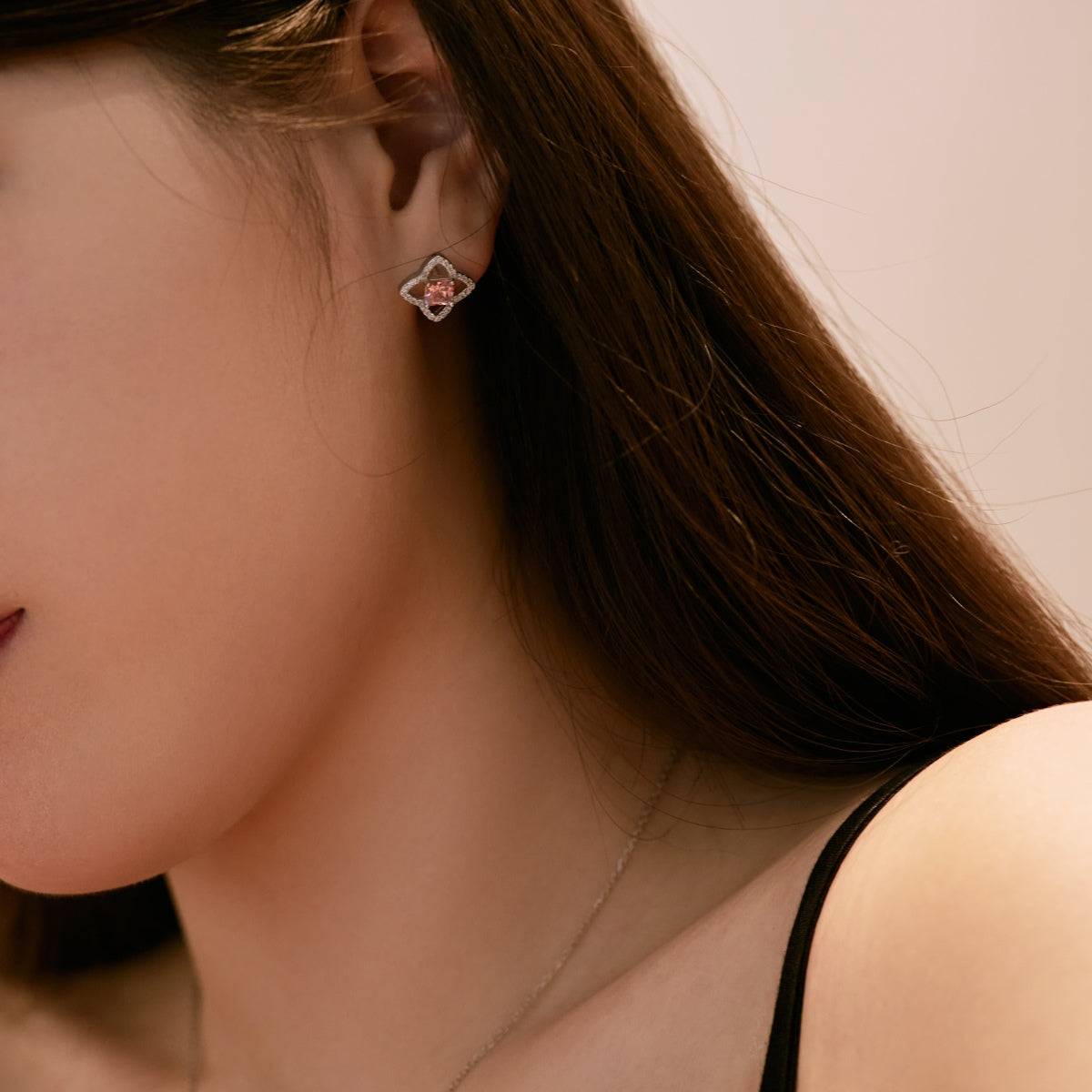 [Windsor Jewelry]Elegant Star Shape Princess Cut Daily Earrings