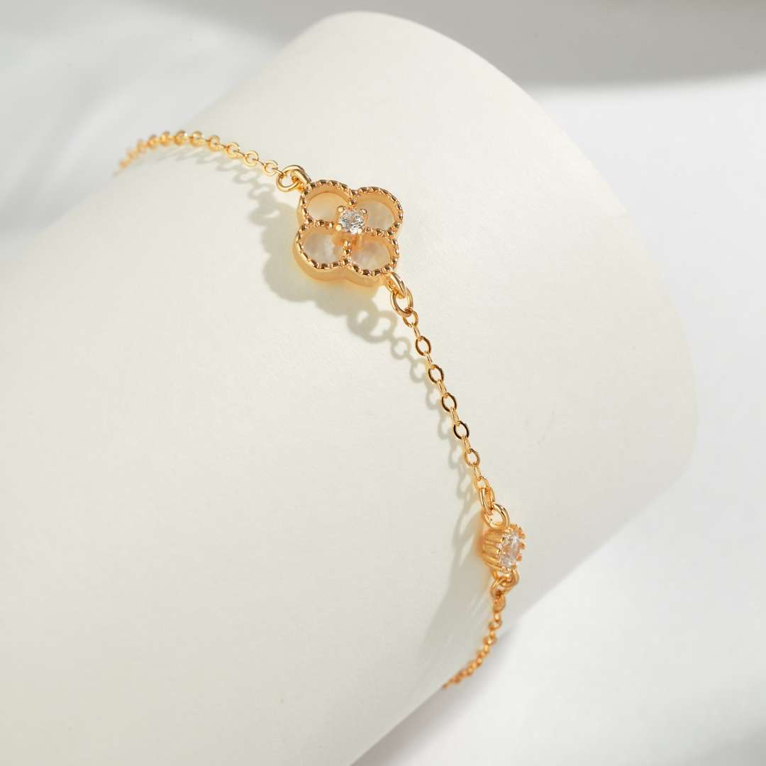 [Windsor Jewelry]Delicate Four Leaf Clover Bracelet
