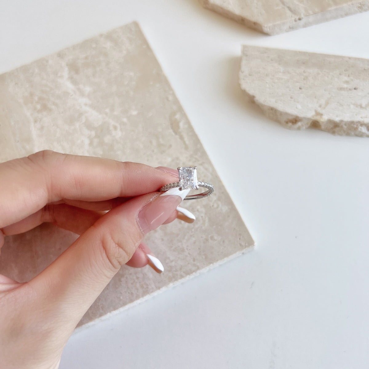 [Windsor Jewelry]2.0 Carat Dazzling Sparkling Radiant Cut Party Ring