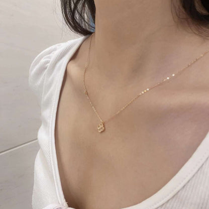 [Windsor Jewelry]Delicate Flower Shape Necklace