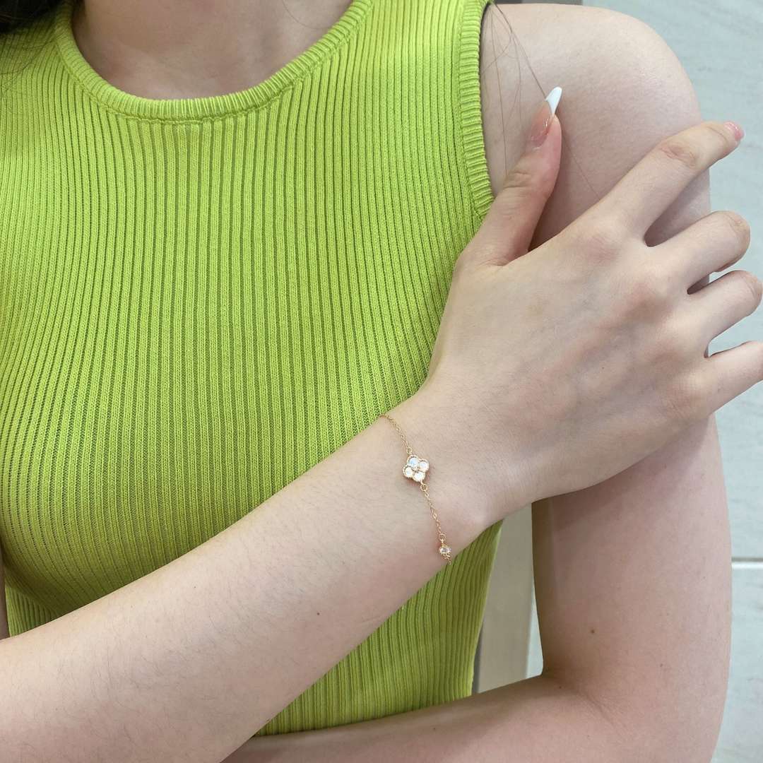 [Windsor Jewelry]Delicate Four Leaf Clover Bracelet