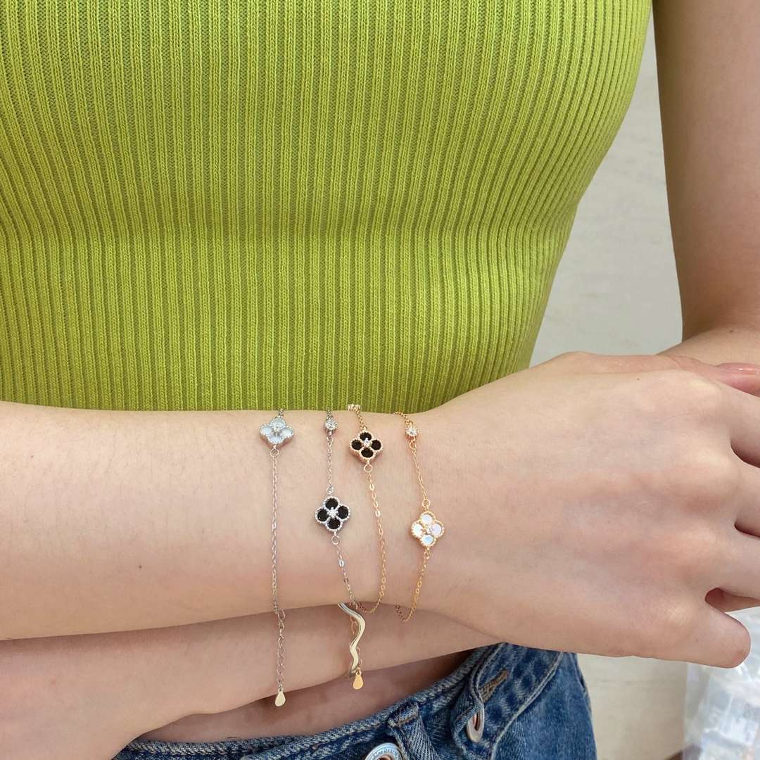 [Windsor Jewelry]Delicate Four Leaf Clover Bracelet