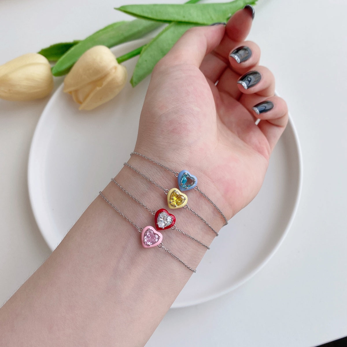 [Windsor Jewelry]Sparkling Romantic Heart Shape Lover Bracelet
