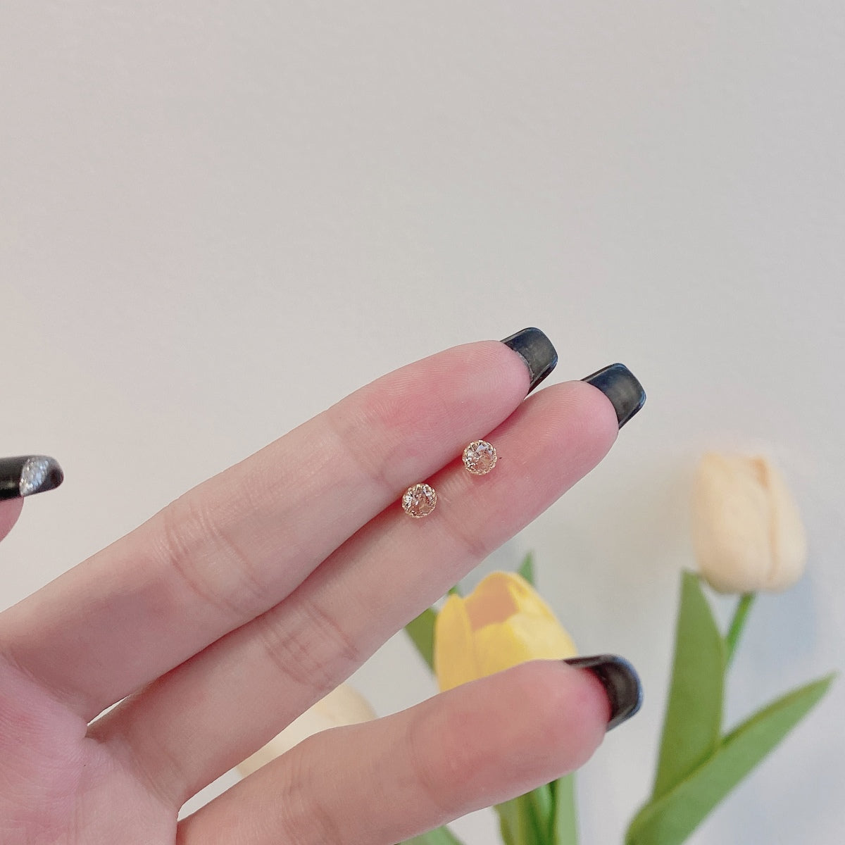 [Windsor Jewelry]Sparkling Colorful Round Shape Earrings