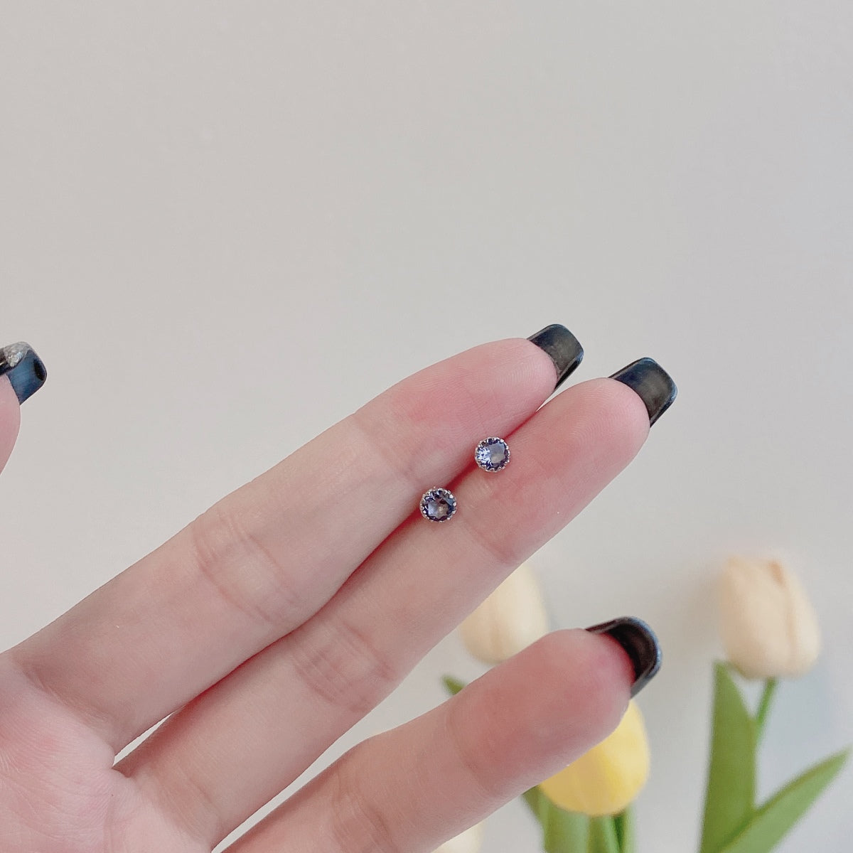 [Windsor Jewelry]Sparkling Colorful Round Shape Earrings