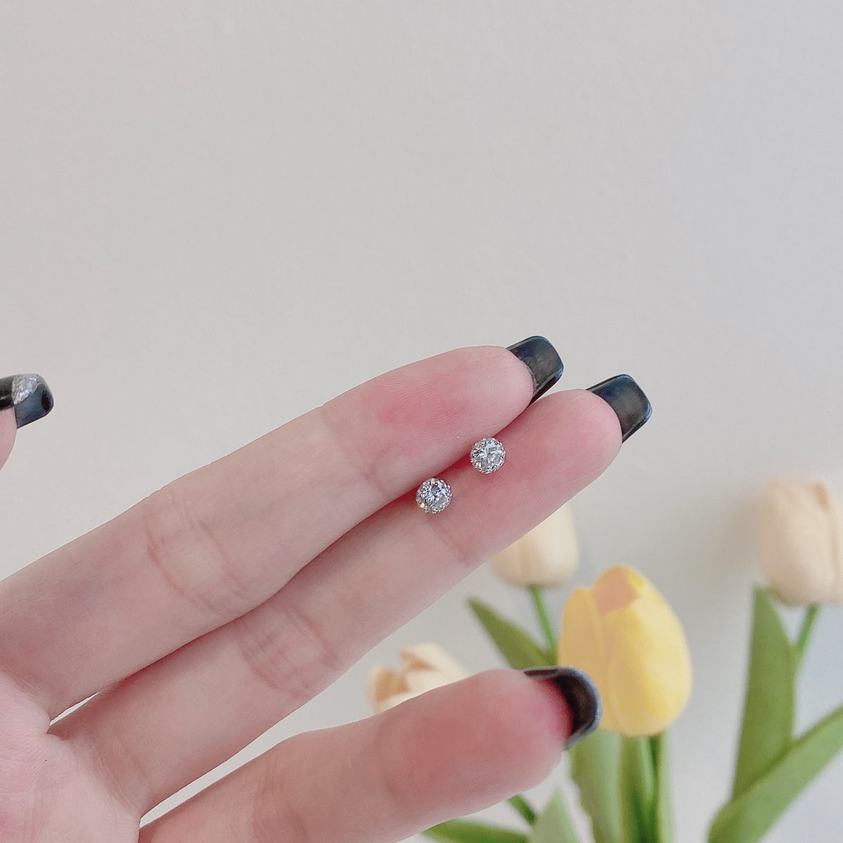 [Windsor Jewelry]Sparkling Colorful Round Shape Earrings