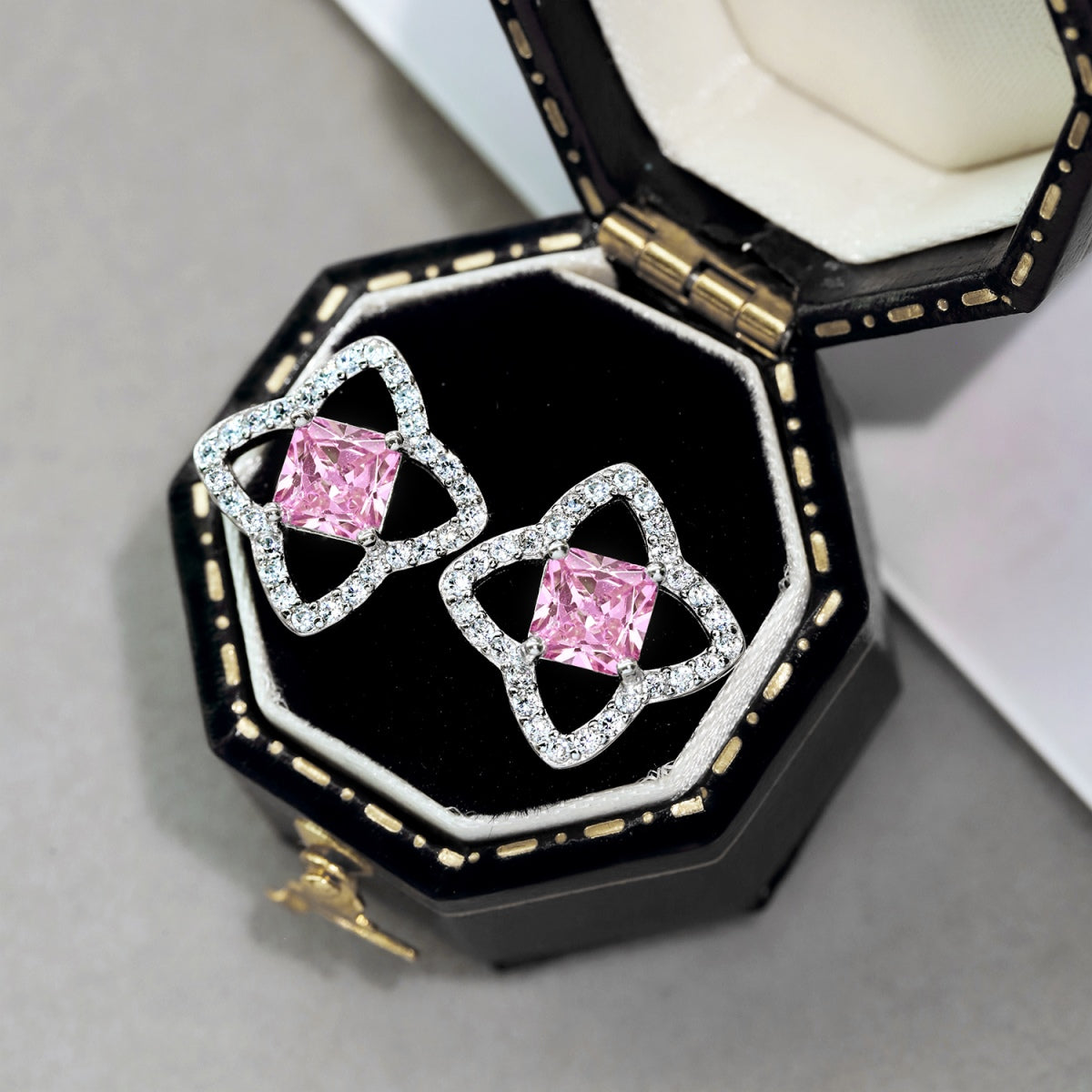 [Windsor Jewelry]Elegant Star Shape Princess Cut Daily Earrings