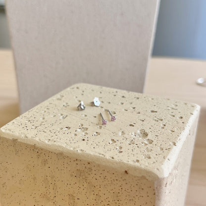 [Windsor Jewelry]Delicate Solitaire Earrings