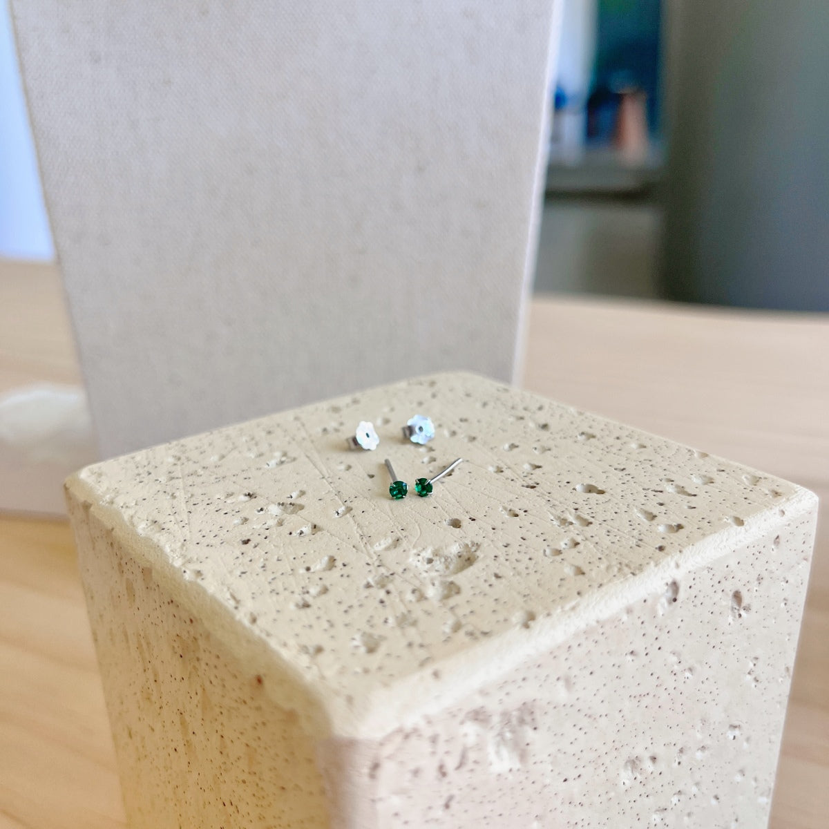 [Windsor Jewelry]Delicate Solitaire Earrings