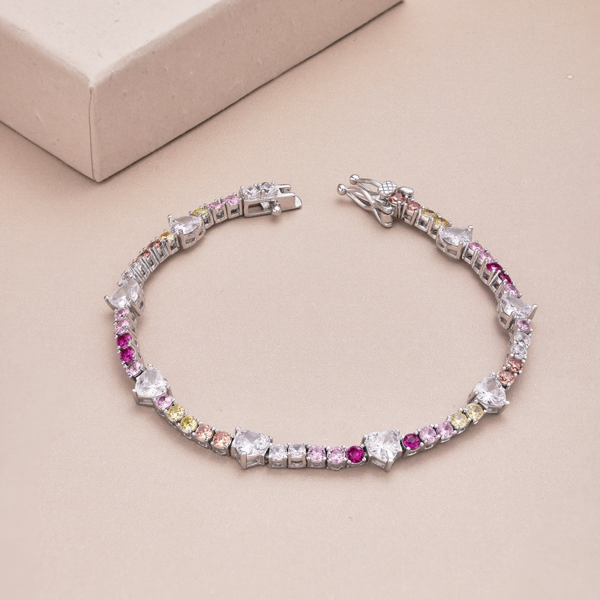 [Windsor Jewelry]Romantic Heart Shape Round Cut Lover Bracelet